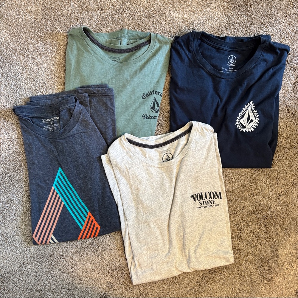 Lot of FOUR Mens Volcom Modern T-Shirts | Size Medium